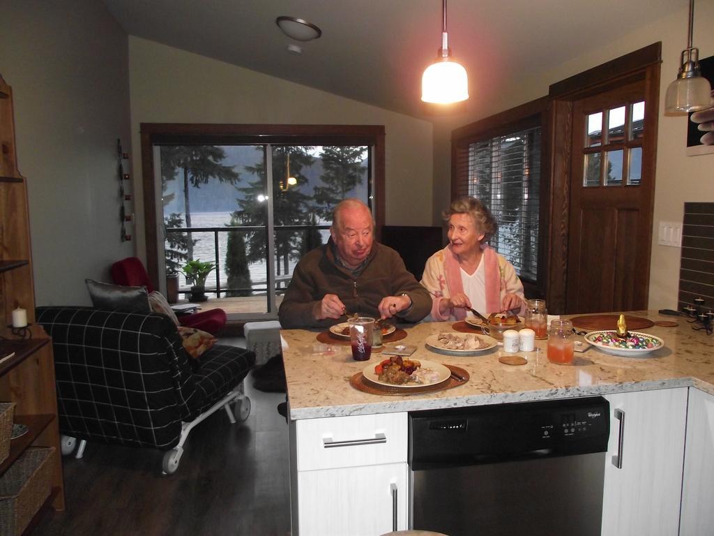 Wild Coast Chalets Port Renfrew Szoba fotó